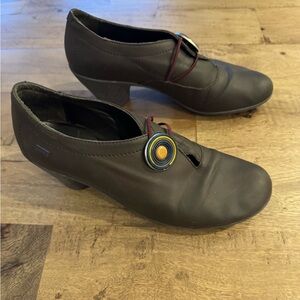 Camper twins leather block heel unique shoes size 10 artsy unique elastic strap